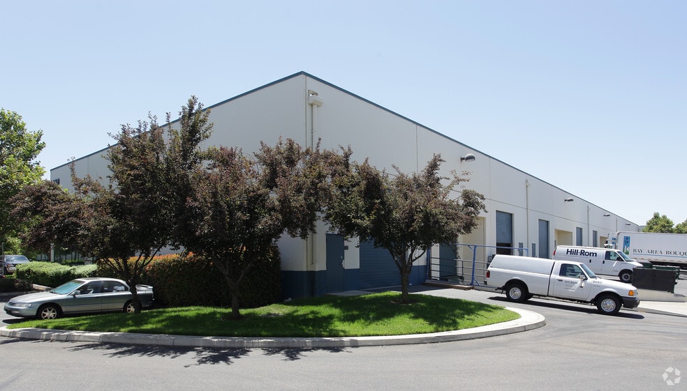 830 Riverside Pky, West Sacramento, CA for lease - Building Photo - Image 3 of 11