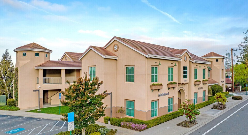 43801 Mission Blvd, Fremont, CA à louer - Photo du bâtiment - Image 2 de 5