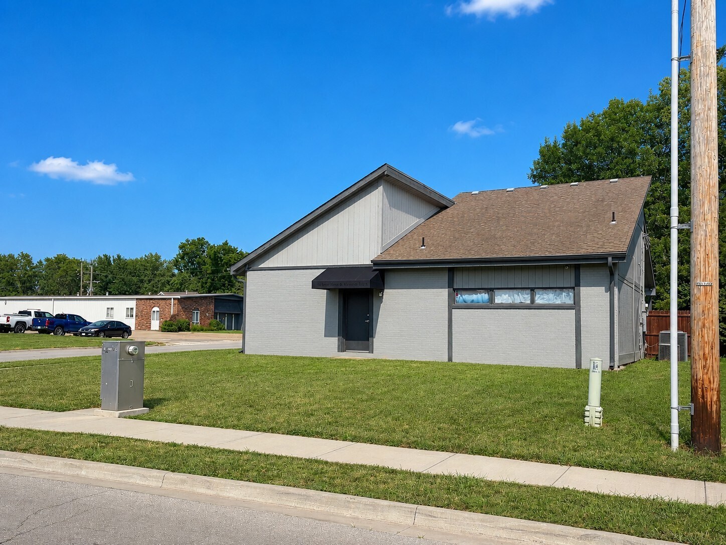 901 E Loula St, Olathe, KS for lease Building Photo- Image 1 of 8