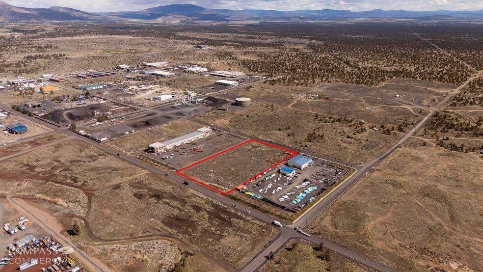 265 11th St, Redmond, OR for lease - Building Photo - Image 3 of 8