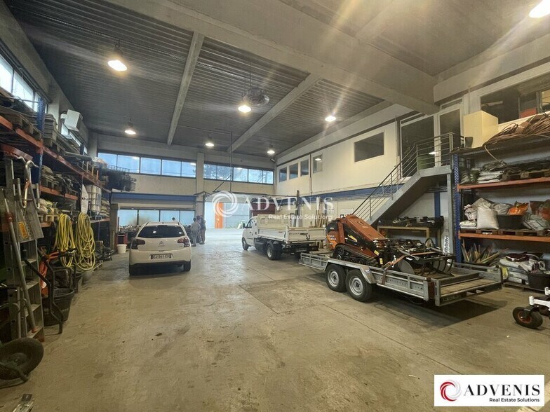 Flex in Mérignac for lease - Interior Photo - Image 1 of 12