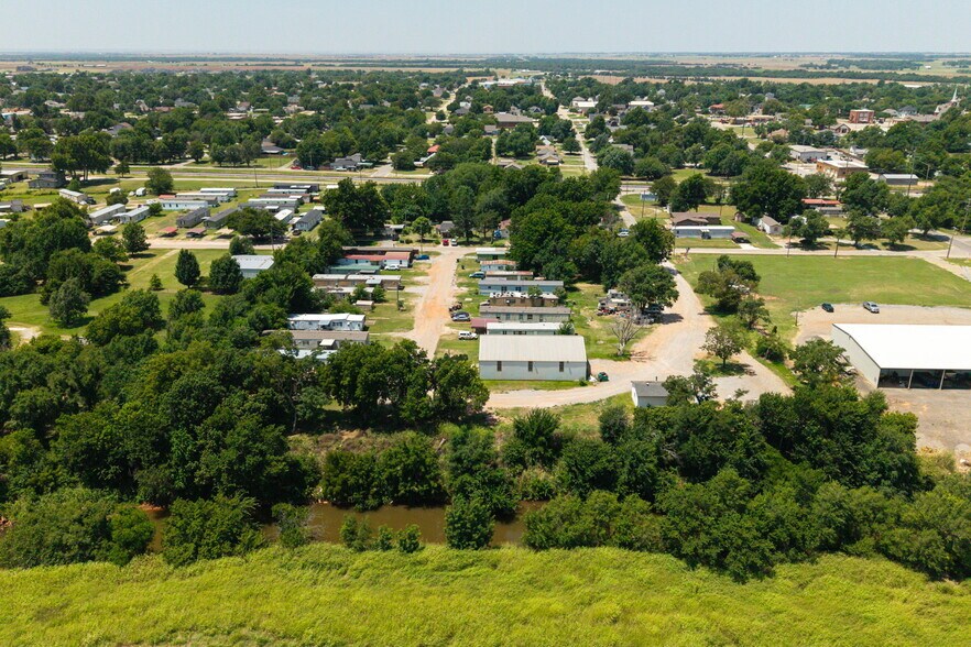 603 S 3rd St, Kingfisher, OK à vendre - Photo du bâtiment - Image 3 de 30
