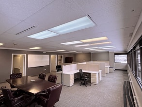 6001 Cochran Rd, Solon, OH à louer Photo intérieure- Image 1 de 4