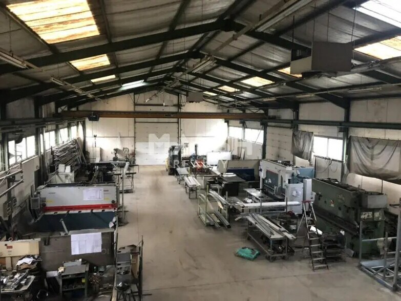 Local d'activités dans Létra à vendre - Photo du bâtiment - Image 3 de 11