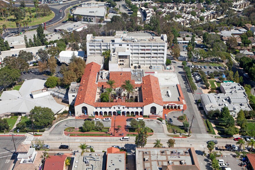 1720 Termino Ave, Long Beach, CA à vendre - Photo du bâtiment - Image 3 de 3