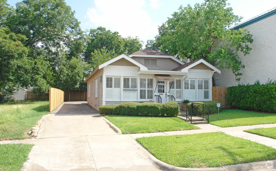 4611 Bryce Ave, Fort Worth, TX à louer - Photo du bâtiment - Image 2 de 13