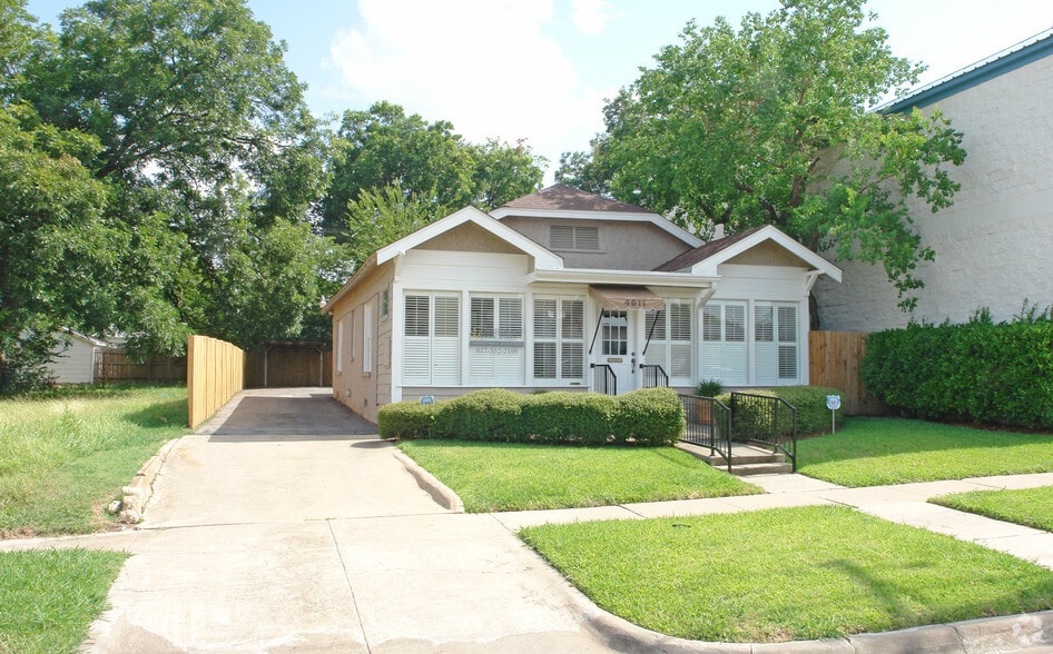 4611 Bryce Ave, Fort Worth, TX à louer - Photo du bâtiment - Image 2 de 13