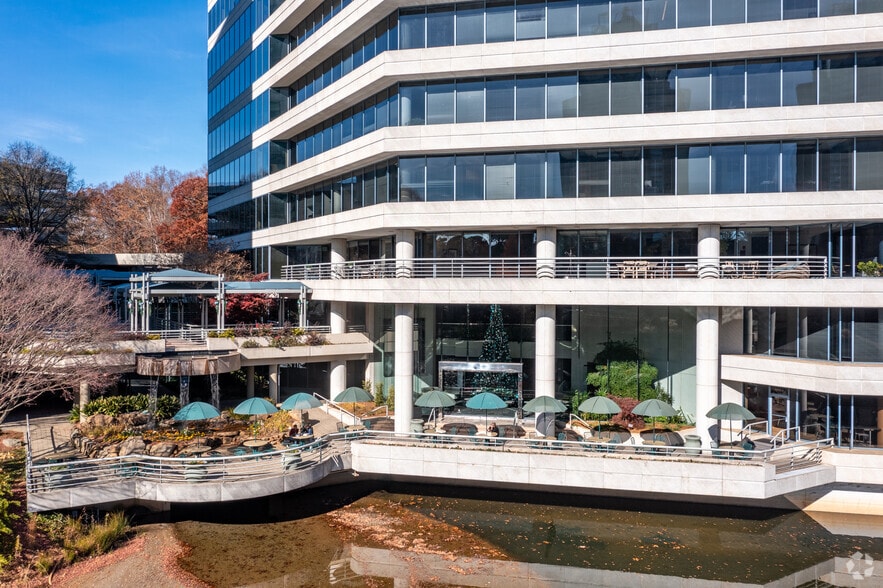 990 Hammond Dr NE, Atlanta, GA for lease - Building Photo - Image 3 of 16