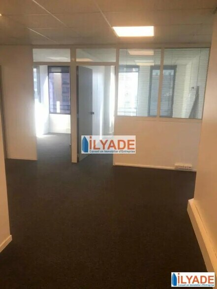 348 Avenue Du Prado, Marseille à louer - Photo du bâtiment - Image 3 de 6