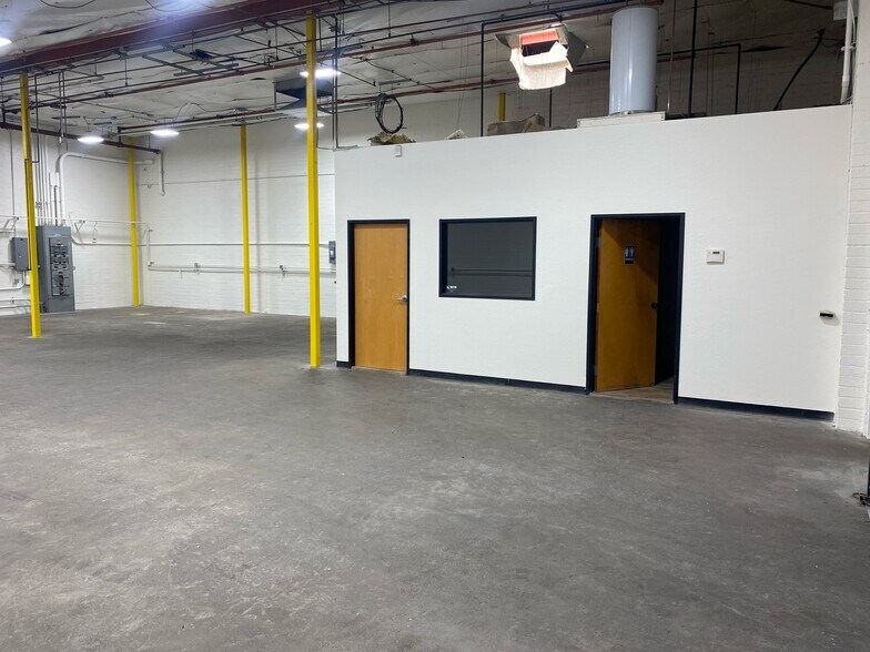2525 W Cypress St, Phoenix, AZ à louer - Photo du bâtiment - Image 3 de 9
