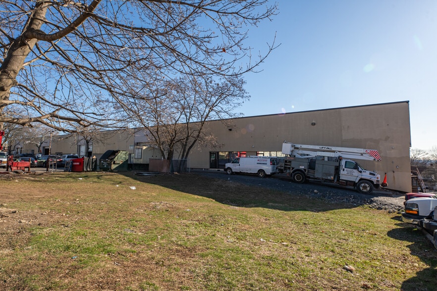 310 Roosevelt Ave, Spring Valley, NY for lease - Building Photo - Image 2 of 28