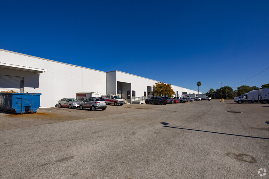 5501-5519 Pioneer Park Blvd, Tampa, FL for lease - Building Photo - Image 3 of 10