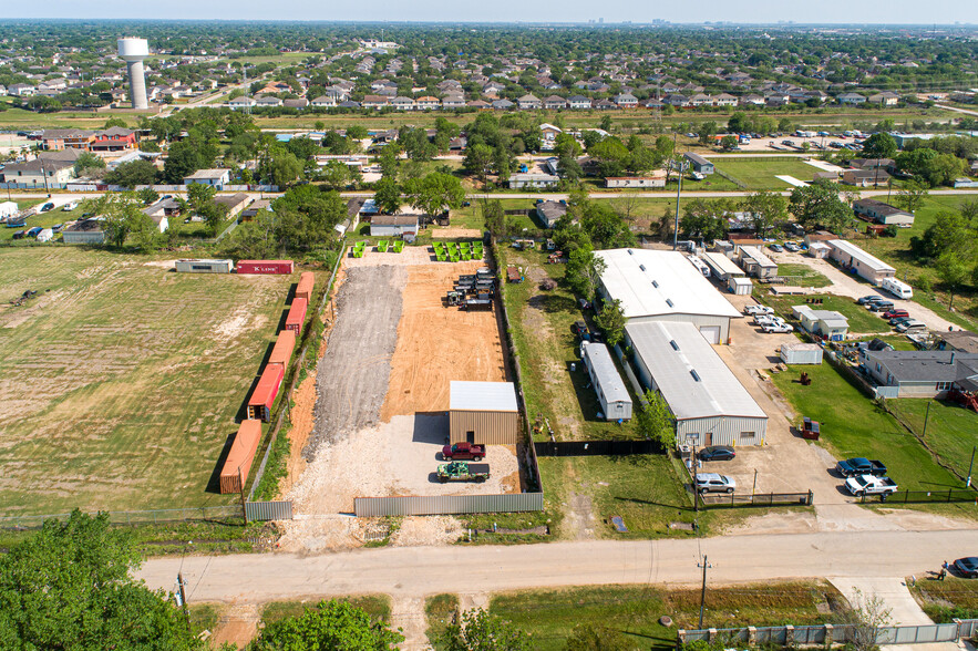 15616 Ennis, Sugar Land, TX for lease - Aerial - Image 2 of 43