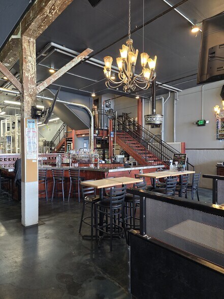 2302 S Fawcett Ave, Tacoma, WA à vendre - Photo intérieure - Image 2 de 12