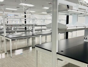 1280 Rancho Conejo Blvd, Thousand Oaks, CA à louer Photo intérieure- Image 2 de 5