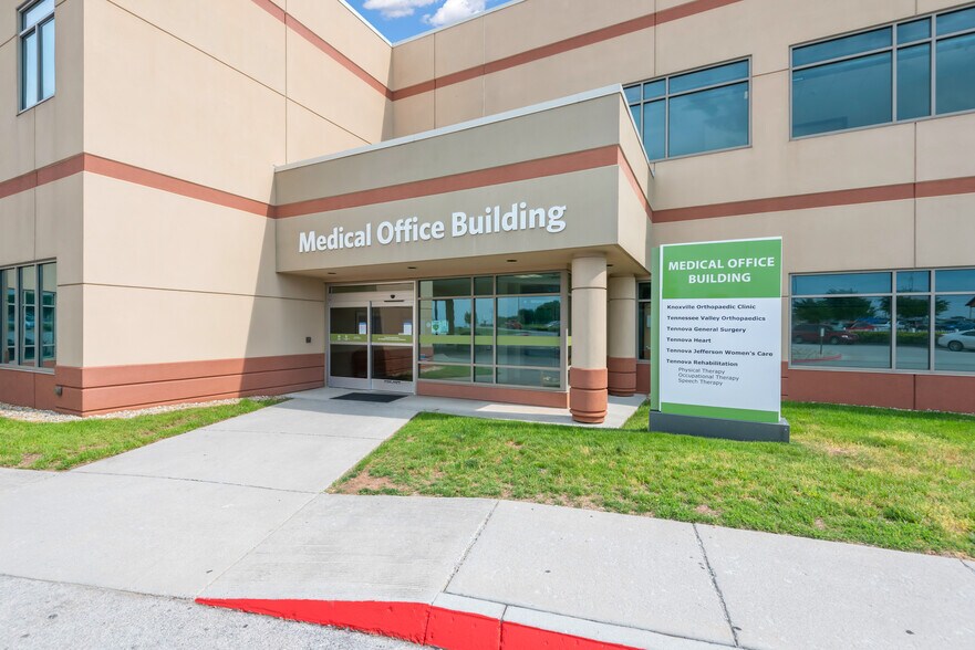 120 Hospital Dr, Jefferson City, TN à louer - Photo du bâtiment - Image 3 de 10