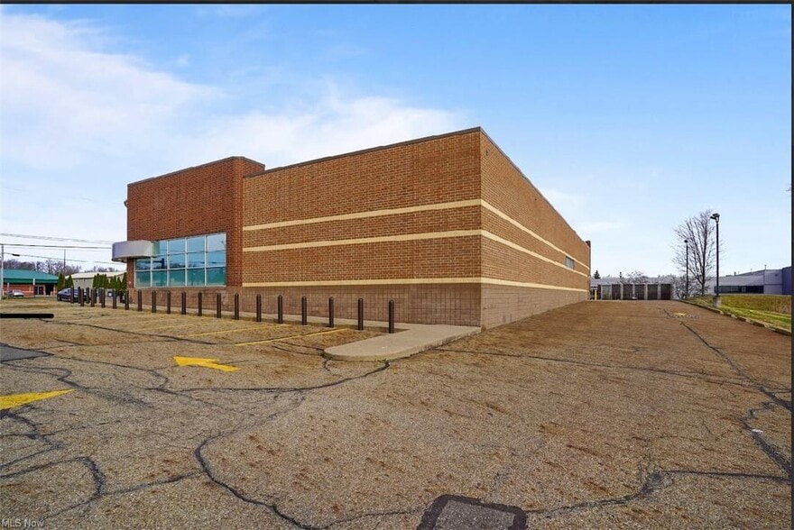 7800 Cleveland Ave NW, North Canton, OH for sale - Building Photo - Image 3 of 30