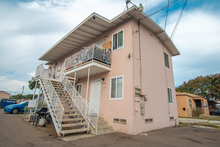 1313 E 9th St, National City, CA à vendre - Photo du bâtiment - Image 2 de 16