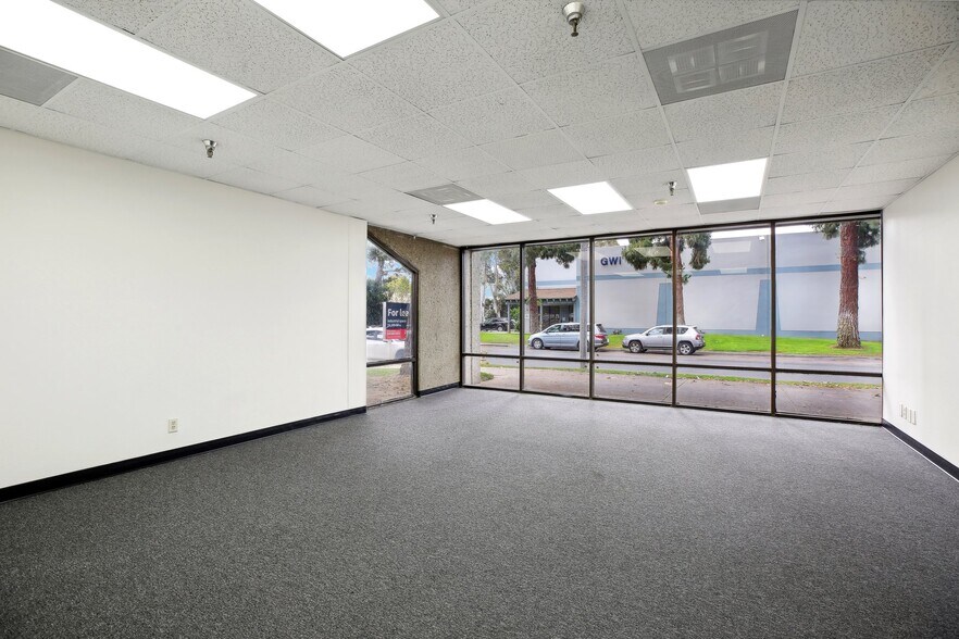 12753 Moore St, Cerritos, CA à louer - Photo du bâtiment - Image 3 de 6