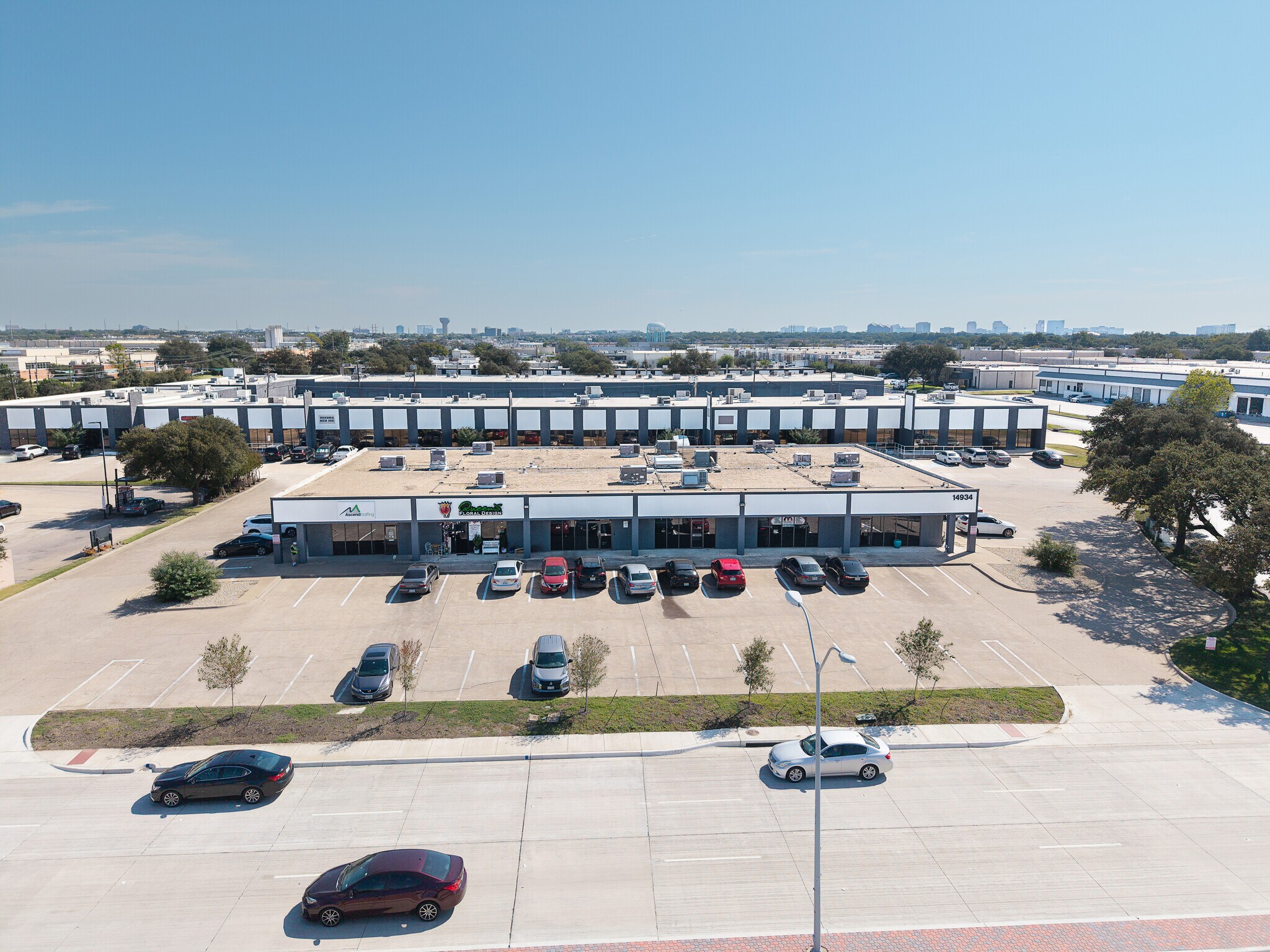 14934 Webb Chapel Rd, Farmers Branch, TX à vendre Photo du bâtiment- Image 1 de 16