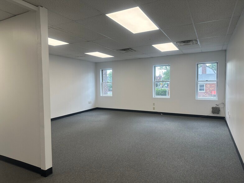 7 Northern Blvd, Great Neck, NY à louer - Photo intérieure - Image 2 de 5