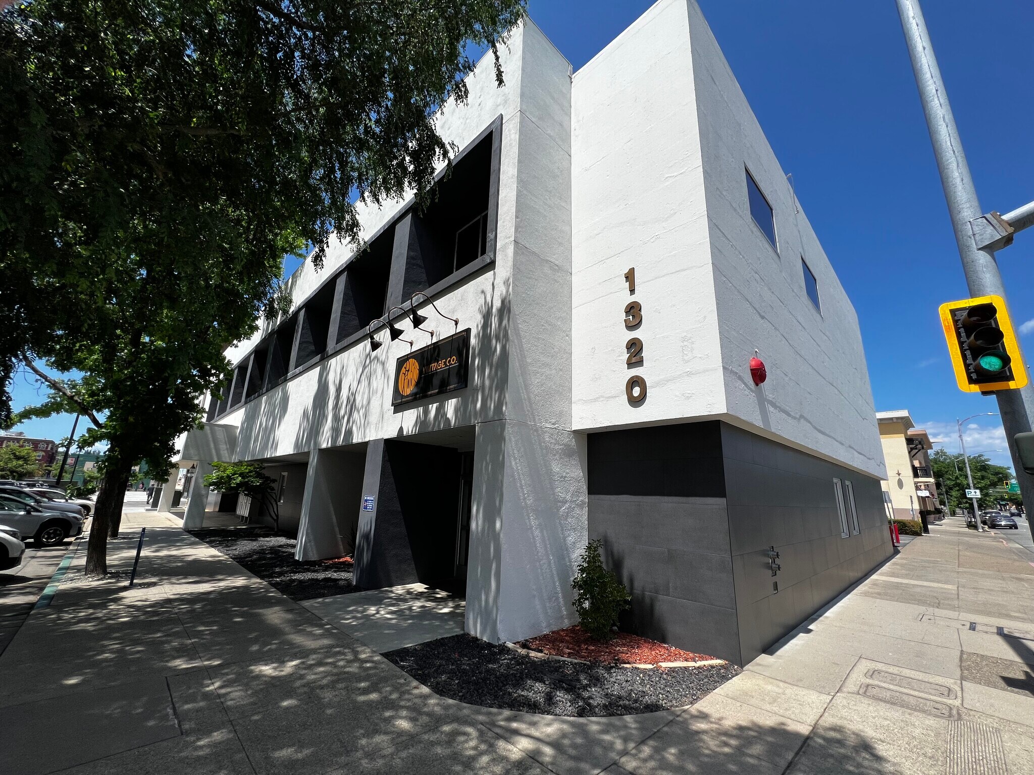 1320 Yuba St, Redding, CA for lease Primary Photo- Image 1 of 20