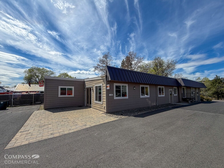 2524 NE Division St, Bend, OR à louer - Photo du bâtiment - Image 3 de 3