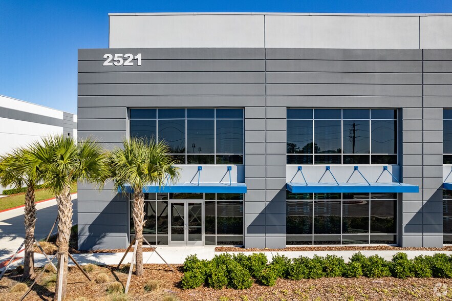 2440 Peterson Rd, Apopka, FL à louer - Photo du bâtiment - Image 3 de 6