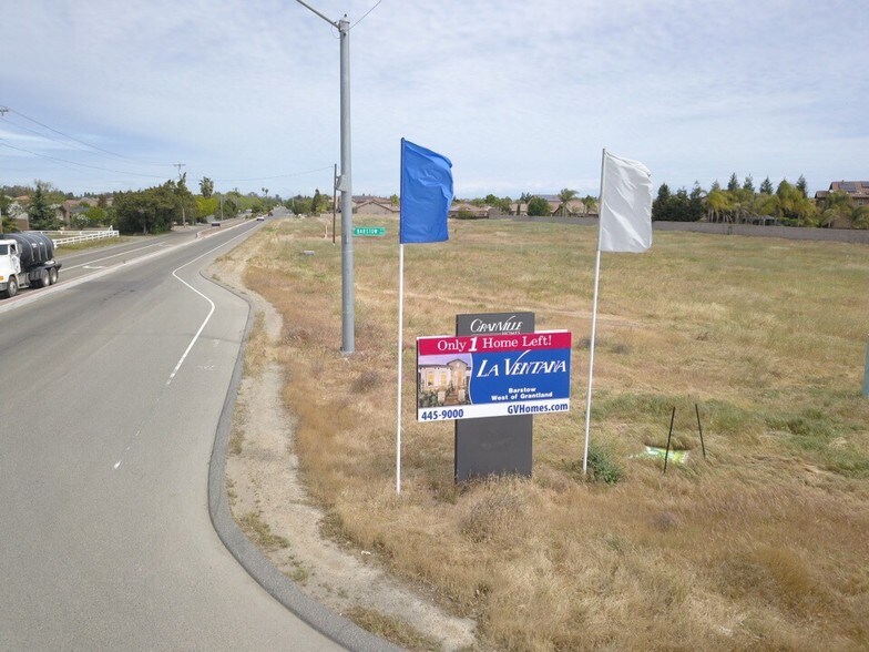 W Barstow Ave, Fresno, CA à vendre - Photo du bâtiment - Image 2 de 10