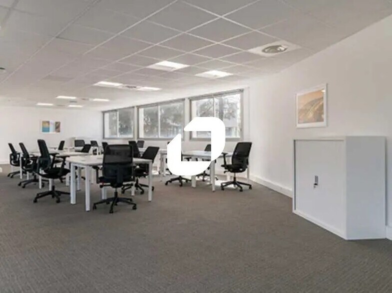 Office in Mérignac for lease - Interior Photo - Image 1 of 6
