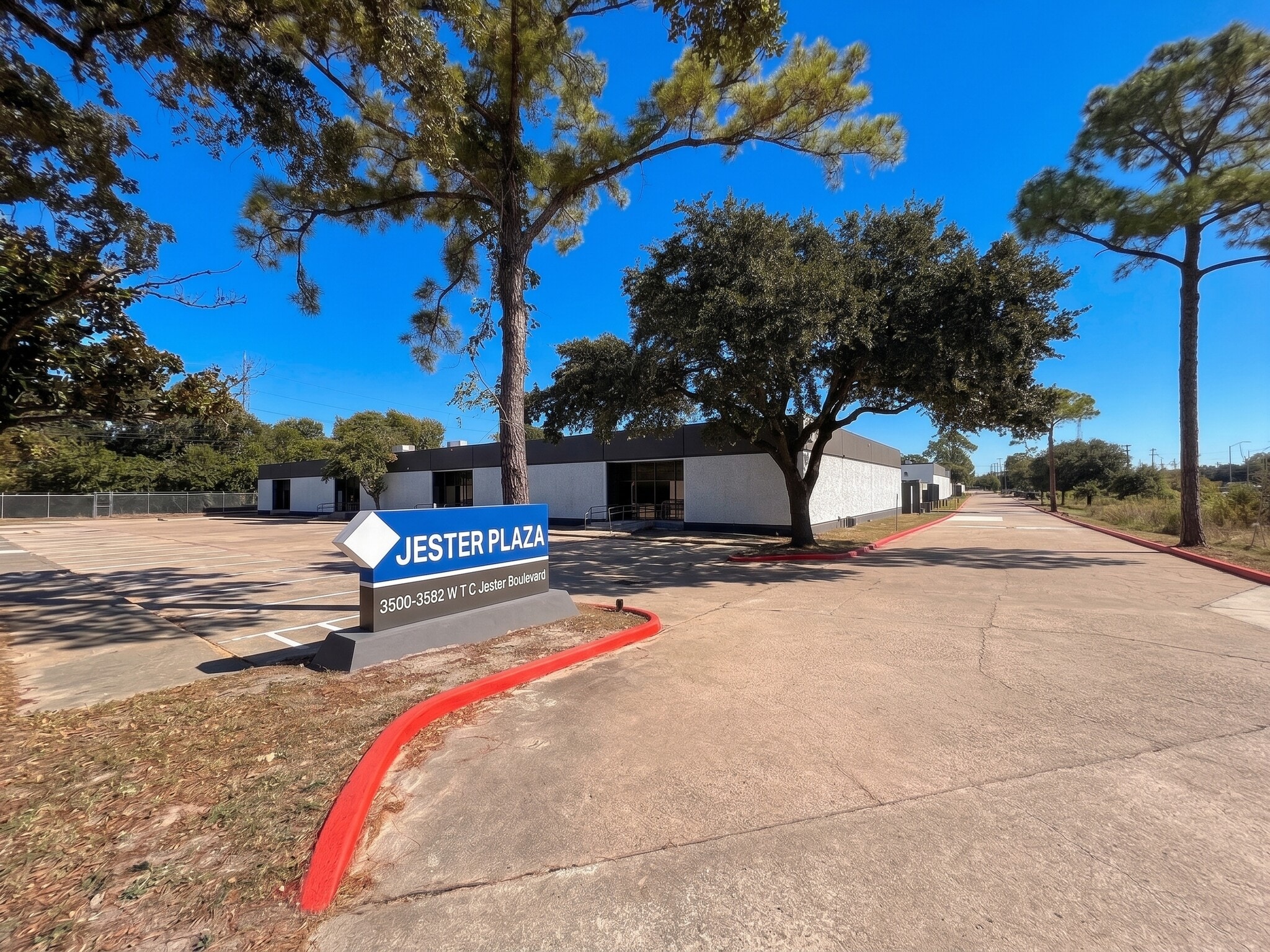 3548-3564 W TC Jester Blvd, Houston, TX for lease Building Photo- Image 1 of 7