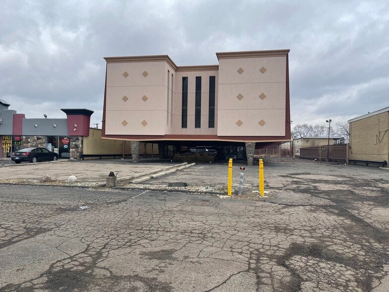 14500 W 8 Mile Rd, Oak Park, MI for sale - Building Photo - Image 2 of 13