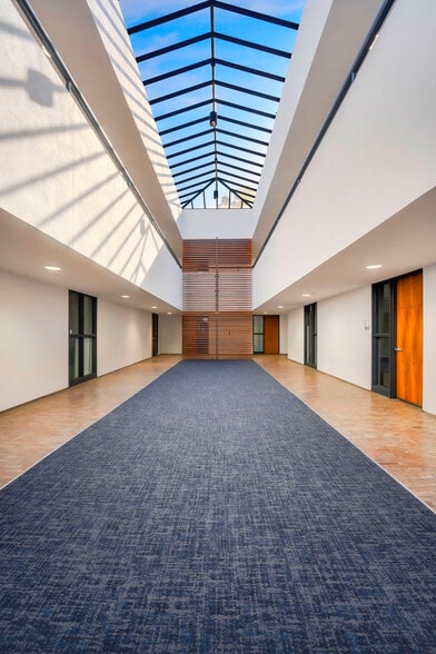 2183 Fairview Rd, Costa Mesa, CA for lease - Interior Photo - Image 3 of 8