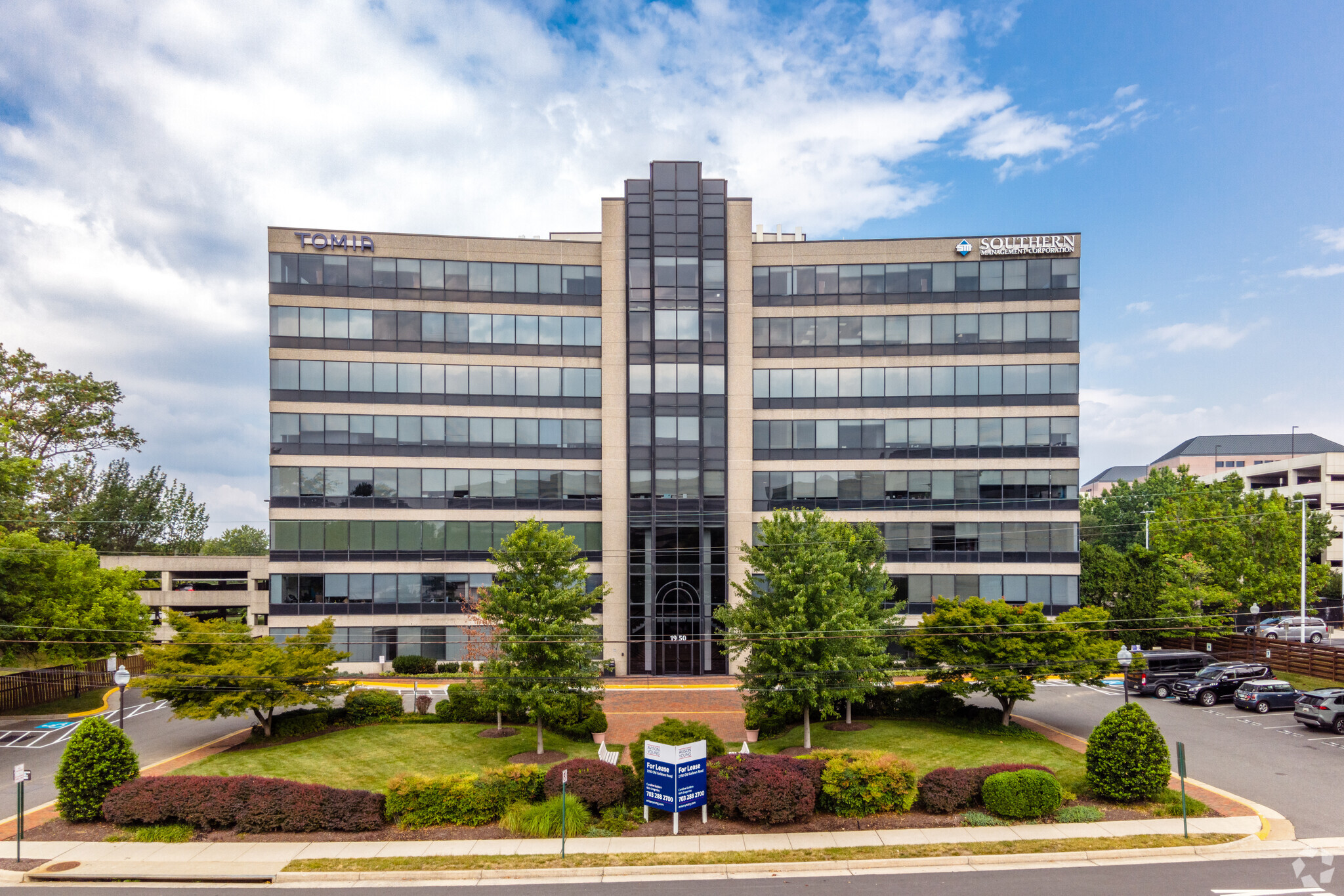 1950 Old Gallows Rd, Vienna, VA for lease Building Photo- Image 1 of 15