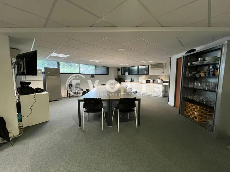 Office in Bron for lease - Interior Photo - Image 2 of 6