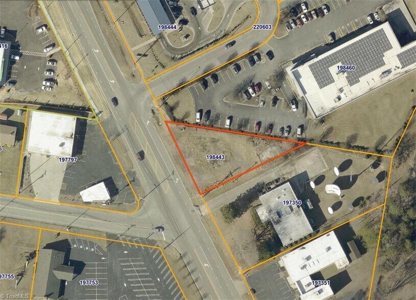 3300 N Main St, High Point, NC à vendre - Photo du bâtiment - Image 2 de 24