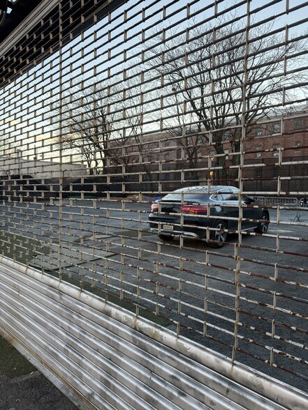 660 Utica Ave, Brooklyn, NY à louer - Photo du bâtiment - Image 2 de 3