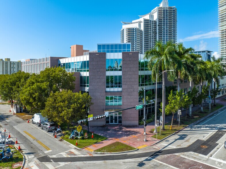 1000 5th St, Miami Beach, FL à louer - Photo du bâtiment - Image 1 de 17