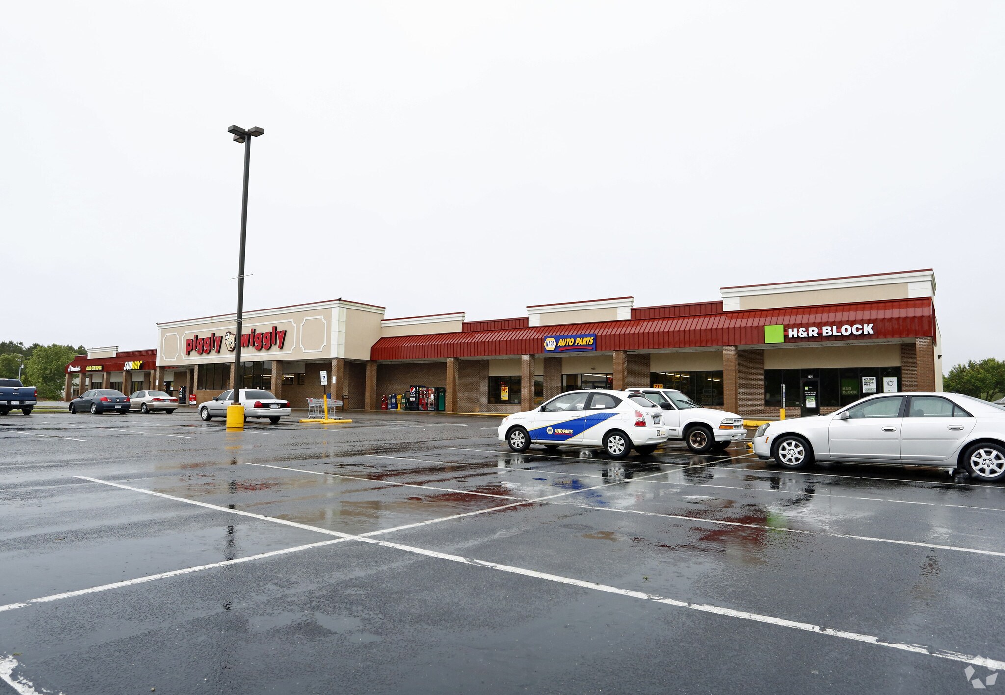 Piggly Wiggly Grocery Investment portefeuille de 7 propriétés à vendre sur LoopNet.ca Photo du bâtiment- Image 1 de 43