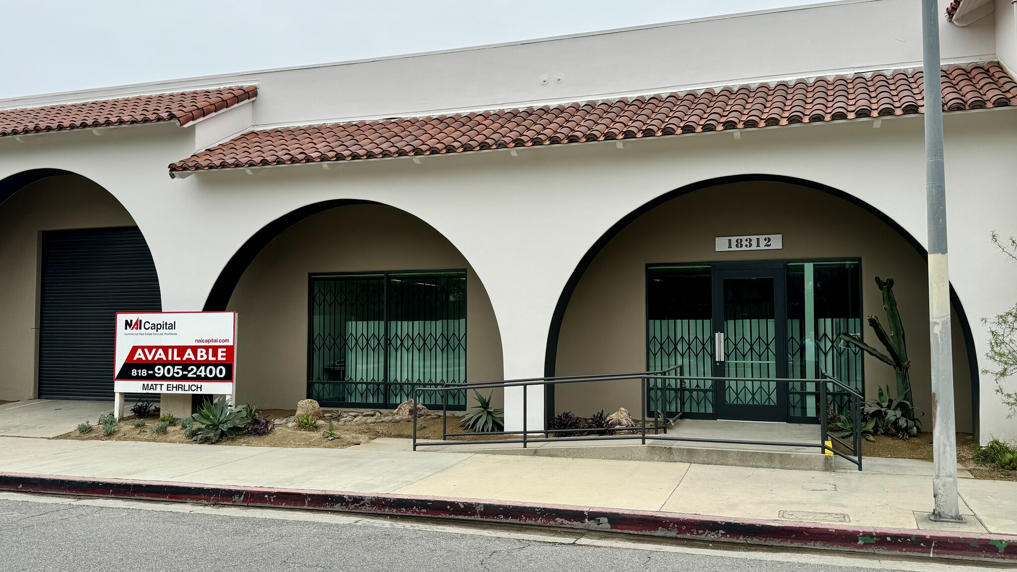 18320-18330 Oxnard St, Tarzana, CA for lease Building Photo- Image 1 of 10