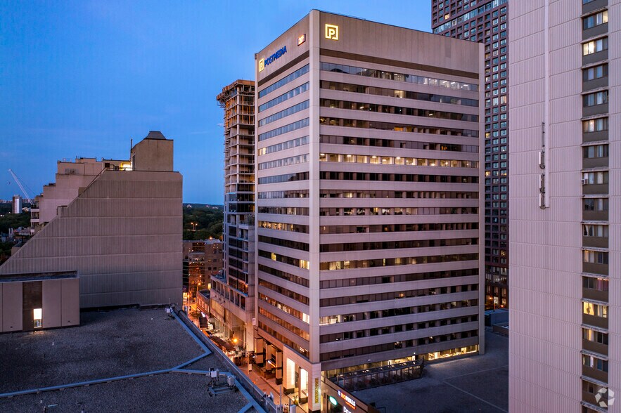 365 Bloor St E, Toronto, ON à louer - Photo du bâtiment - Image 3 de 13