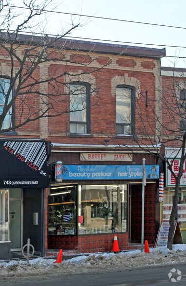 741 Queen St E, Toronto, ON for lease - Primary Photo - Image 1 of 3