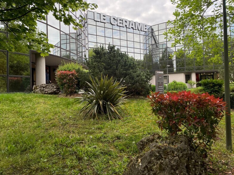 Office in Cergy for lease - Building Photo - Image 2 of 10