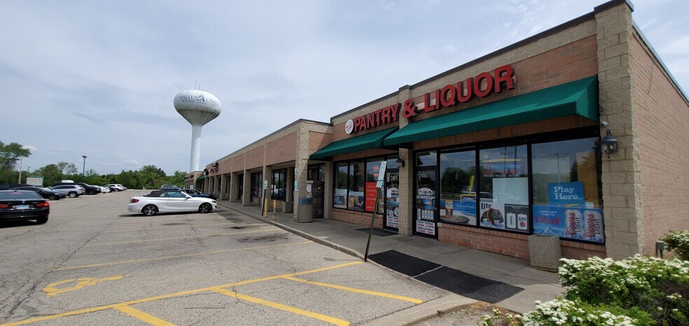 381-457 N Wilson Rd, Round Lake, IL for lease - Building Photo - Image 1 of 8