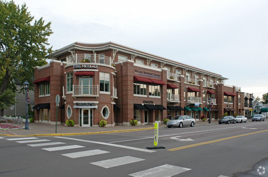 701-733 Lake St E, Wayzata, MN à vendre - Photo principale - Image 1 de 1