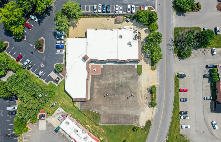 5207 Bernard Dr, Roanoke, VA à louer - Photo du bâtiment - Image 2 de 10