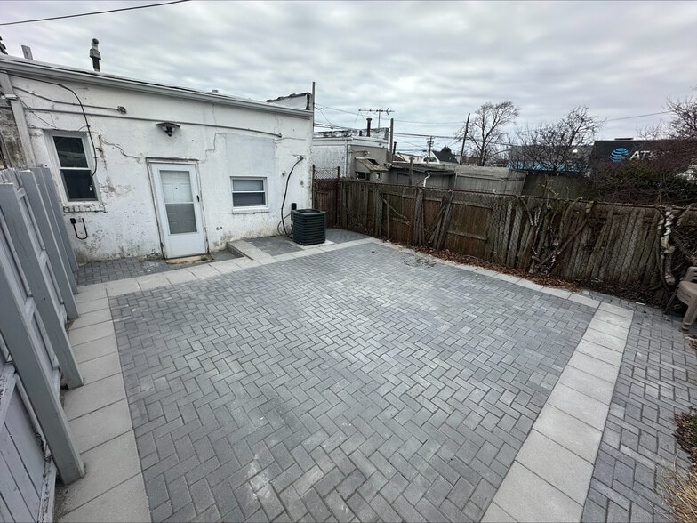 174 Merrick Rd, Merrick, NY à vendre - Photo du bâtiment - Image 3 de 10