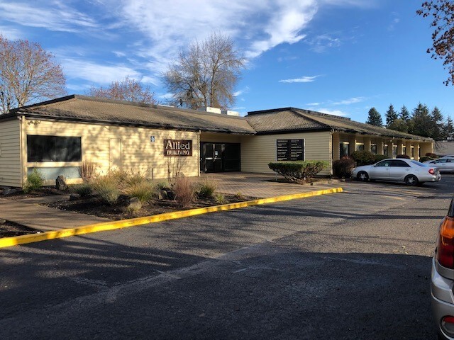 1126 Gateway Loop, Springfield, OR for sale - Building Photo - Image 1 of 1