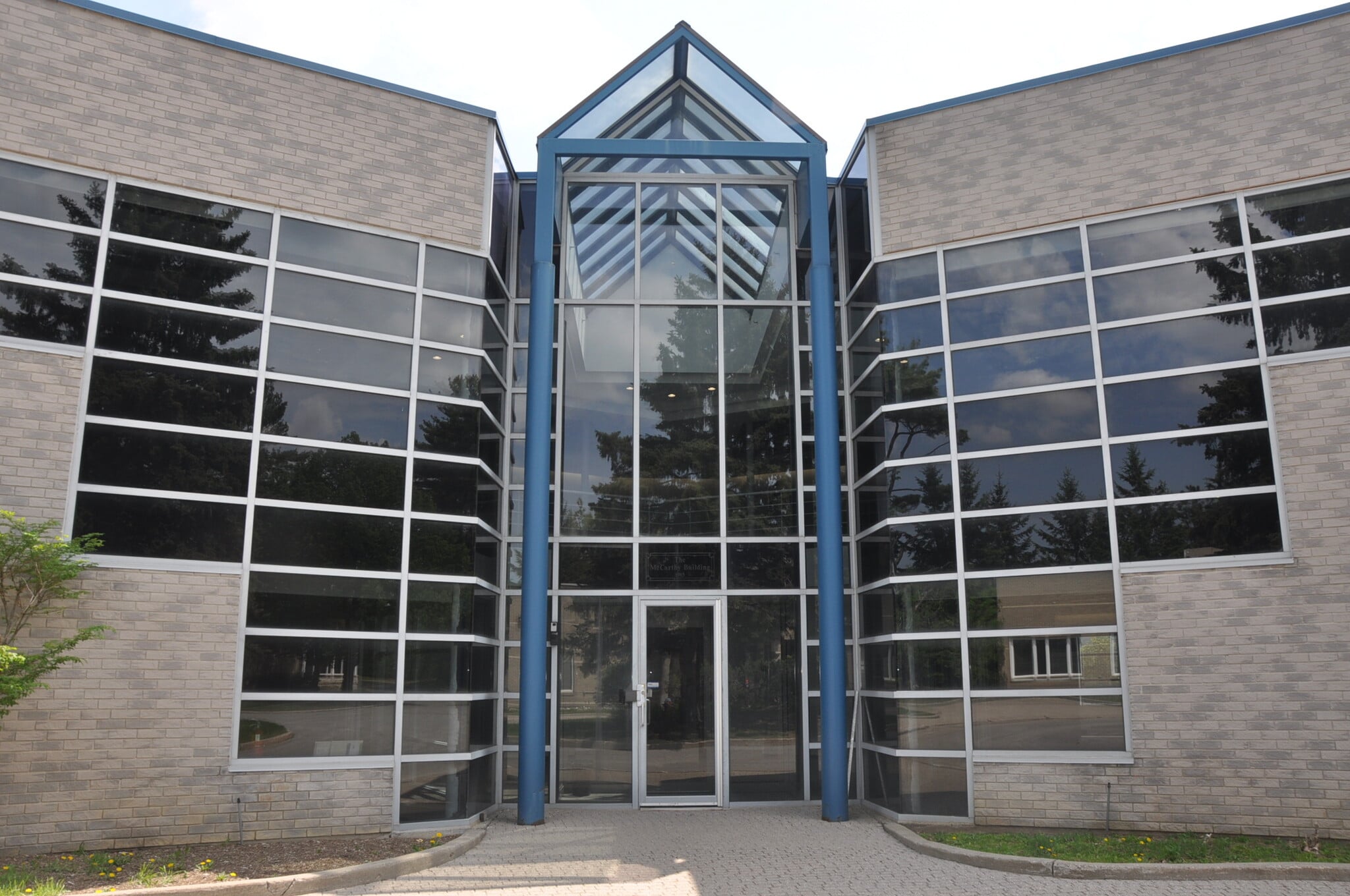 17 Auriga Dr, Ottawa, ON à louer Photo du bâtiment- Image 1 de 2