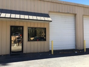 120 Gloster Rd NW, Lawrenceville, GA for lease Interior Photo- Image 2 of 9